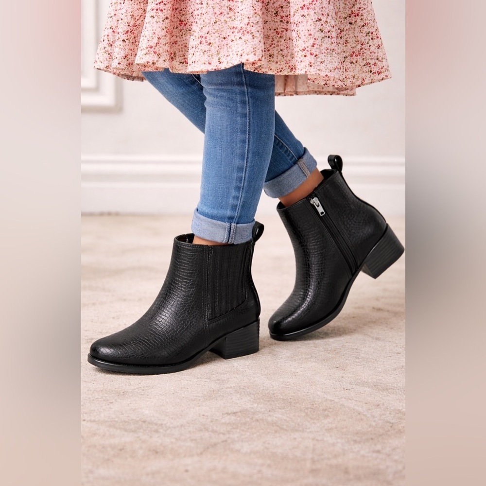 Vince Camuto Girls Black Textured Ankle Boots –Side Zip – Block Heel Sz 11 NWOT